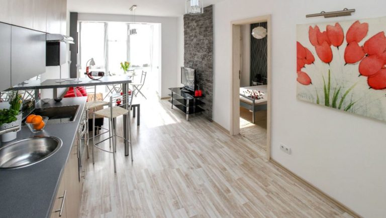 Pavimenti per casa: meglio il parquet o il pvc? Guida alla scelta