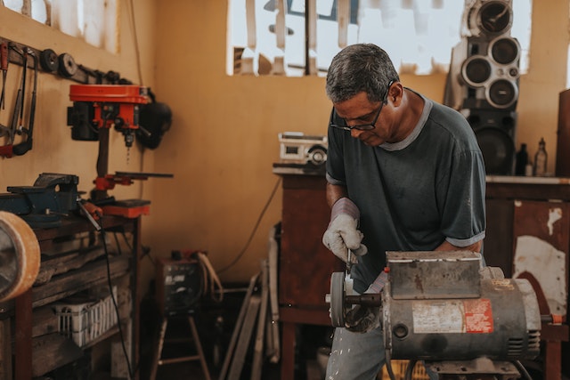 Dalla Selezione del Legno al Progetto Finito: Guida Passo-Passo per il Lavoro del Legno